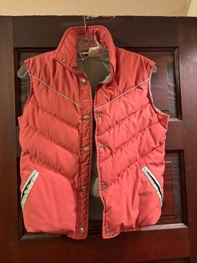 Woolrich Vintage Coral Red Quilted Puffer Vest with Contrast Trim